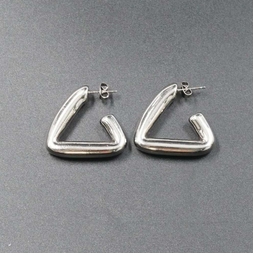 ARETE TRIANGULO GRUESITO PLATEADO